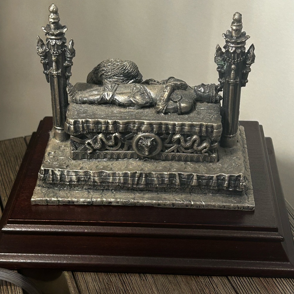 Le Morte d’Arthur of King Arthur legend Myth & Magic Tudor Mint pewter large pc - Picture 2 of 5